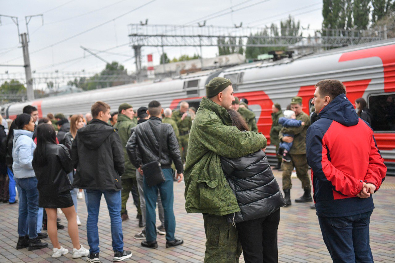 На железнодорожном вокзале состоялись проводы мобилизованных | 10.10.2022 |  Саратов - БезФормата