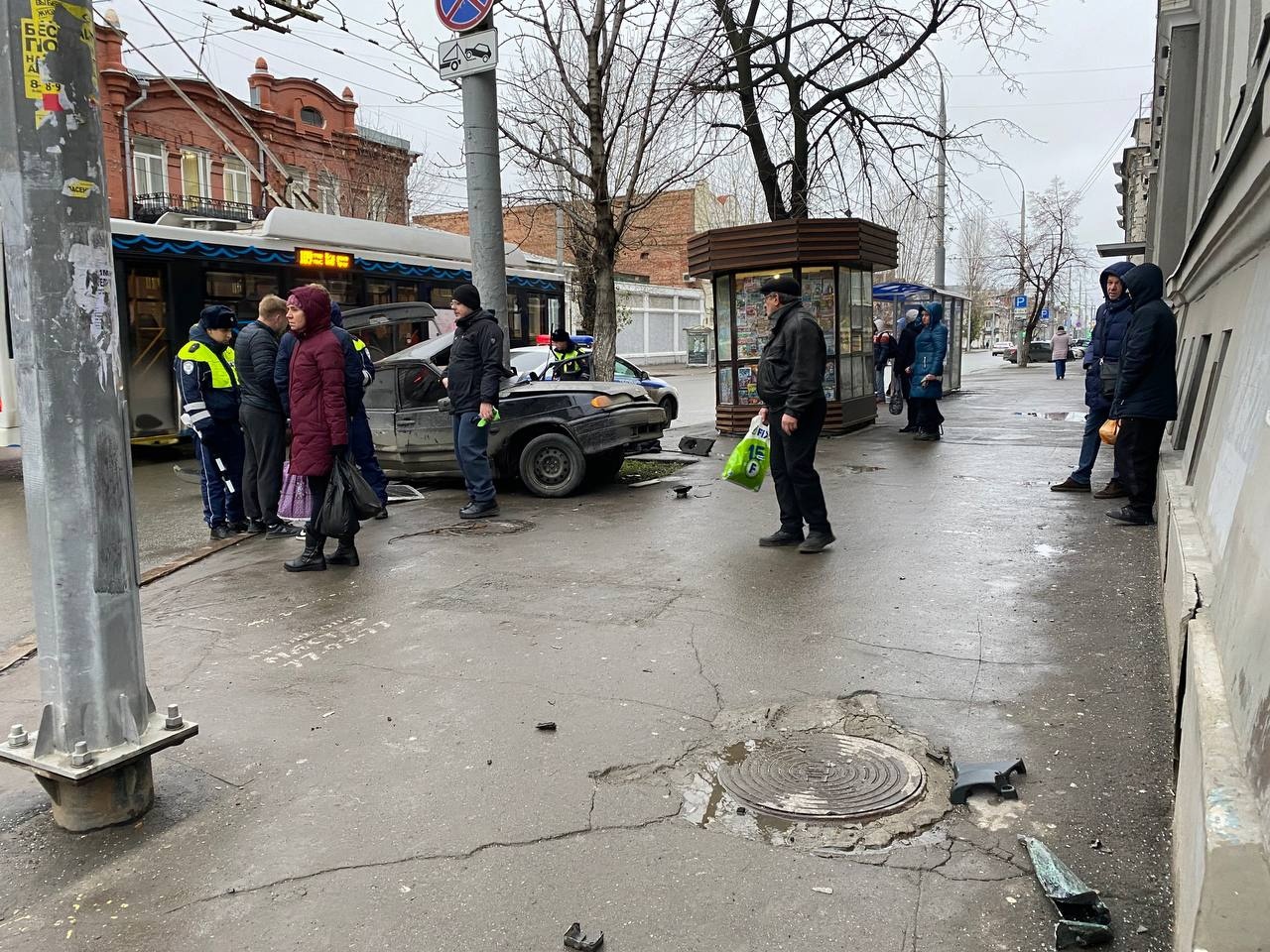 В утреннем ДТП у главпочтамта пострадал мужчина | 26.11.2022 | Саратов -  БезФормата