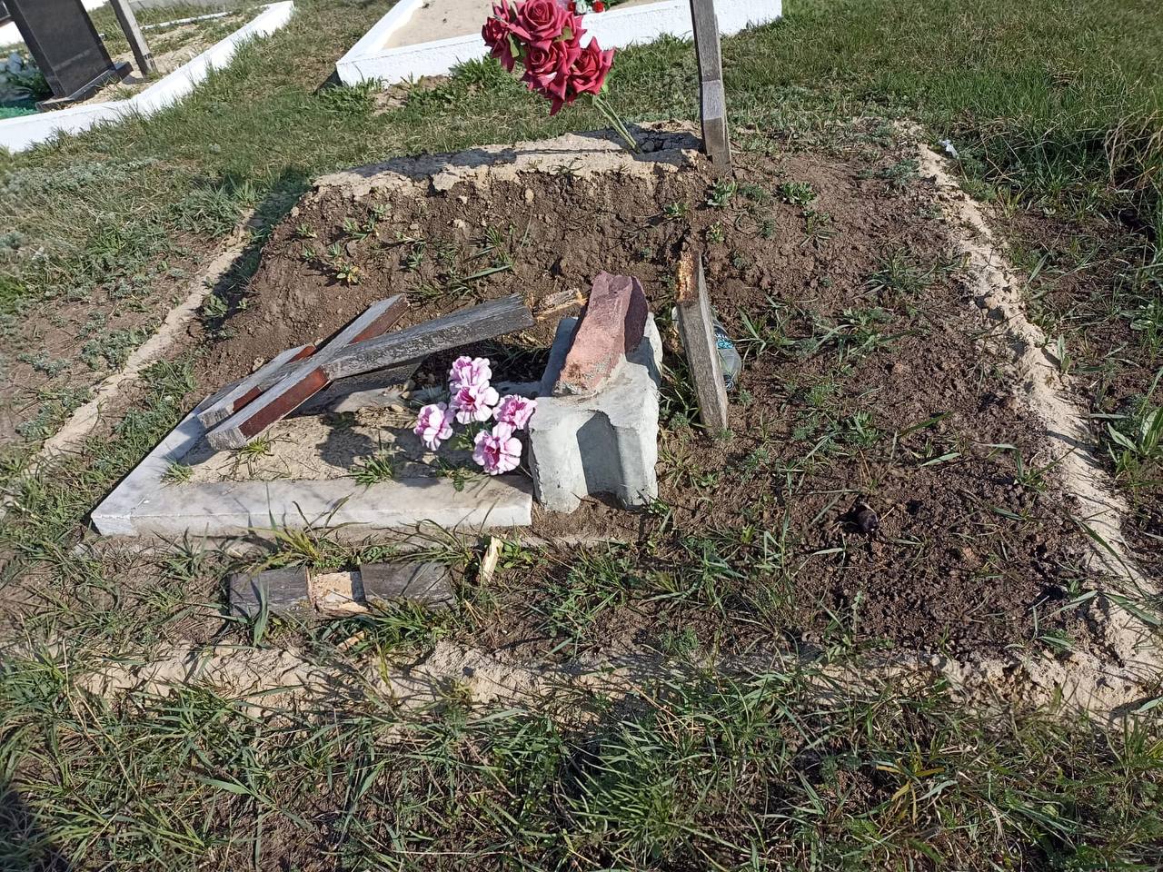 могила криса кельми на никольском кладбище фото