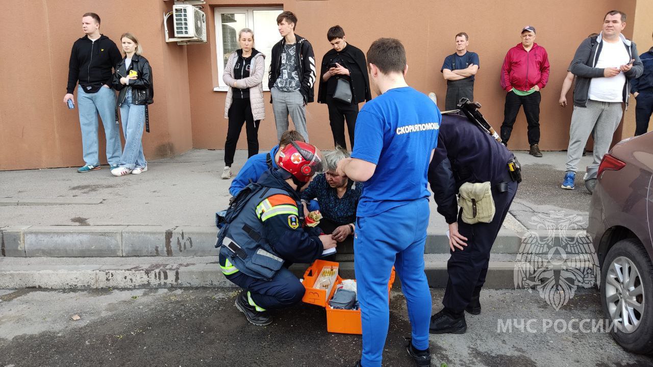 На Гоголя горит деревянный дом | 26.04.2023 | Саратов - БезФормата