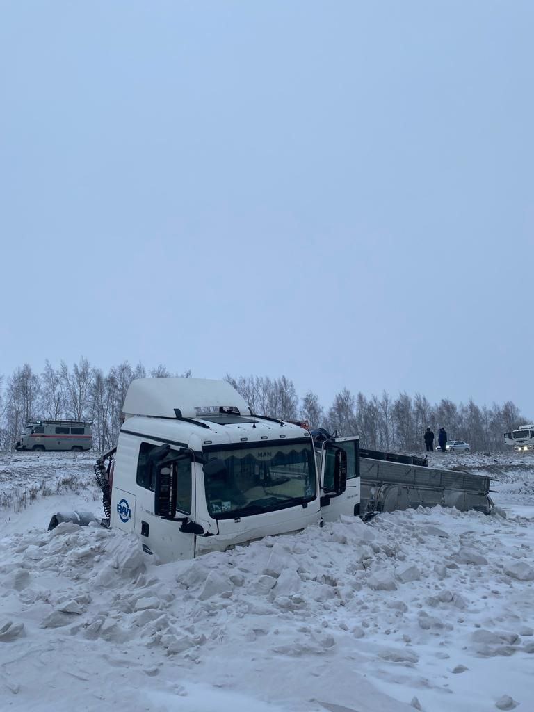 Двое молодых людей погибли в аварии с молоковозом | 13.12.2023 | Саратов -  БезФормата