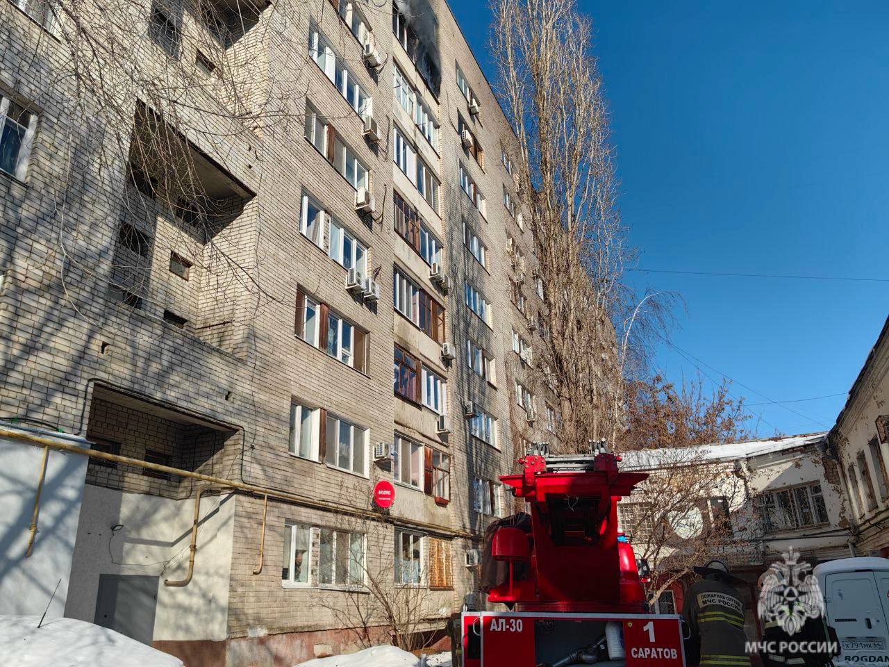 С пожара в многоэтажке в центре города спасли женщину | 22.01.2024 | Саратов  - БезФормата