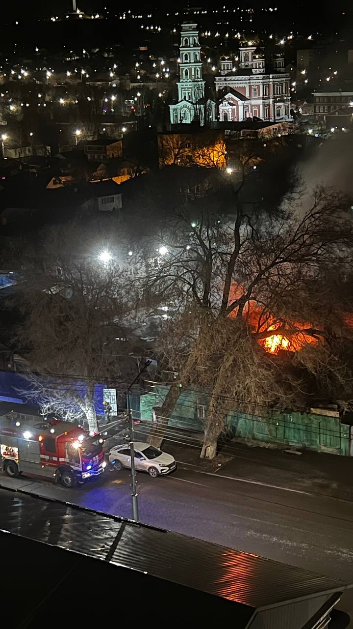 В центре сгорел частный дом, погиб хозяин | 07.04.2024 | Саратов -  БезФормата