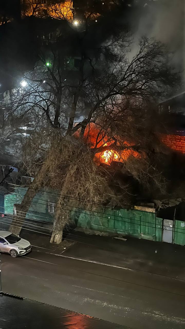 В центре сгорел частный дом, погиб хозяин | 07.04.2024 | Саратов -  БезФормата