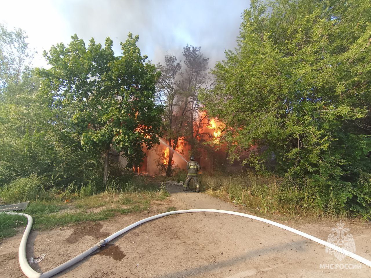 В городе продолжают жечь расселённые дома | 08.07.2024 | Саратов -  БезФормата