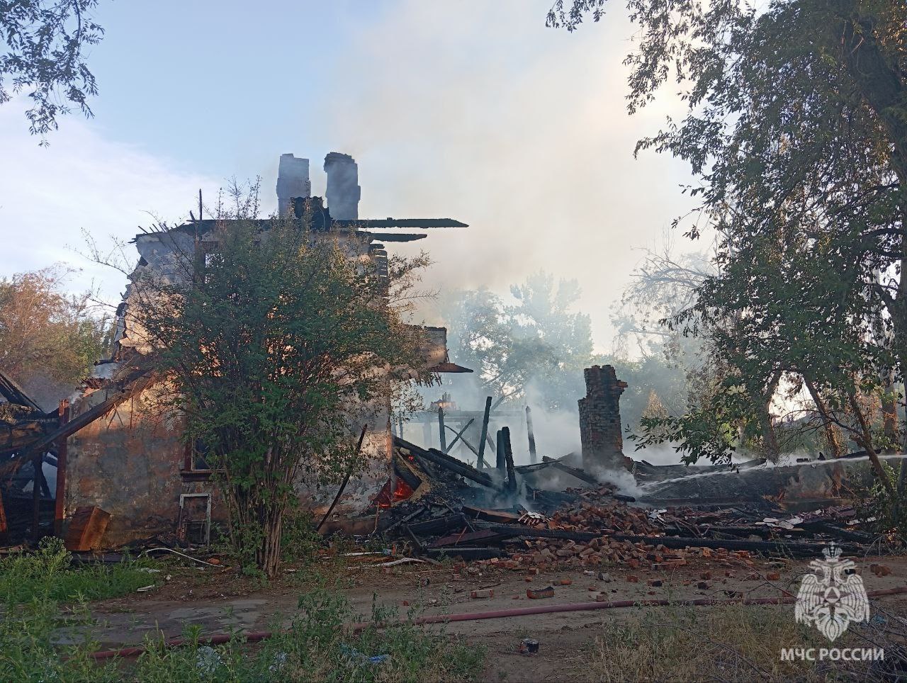 В городе продолжают жечь расселённые дома | 08.07.2024 | Саратов -  БезФормата